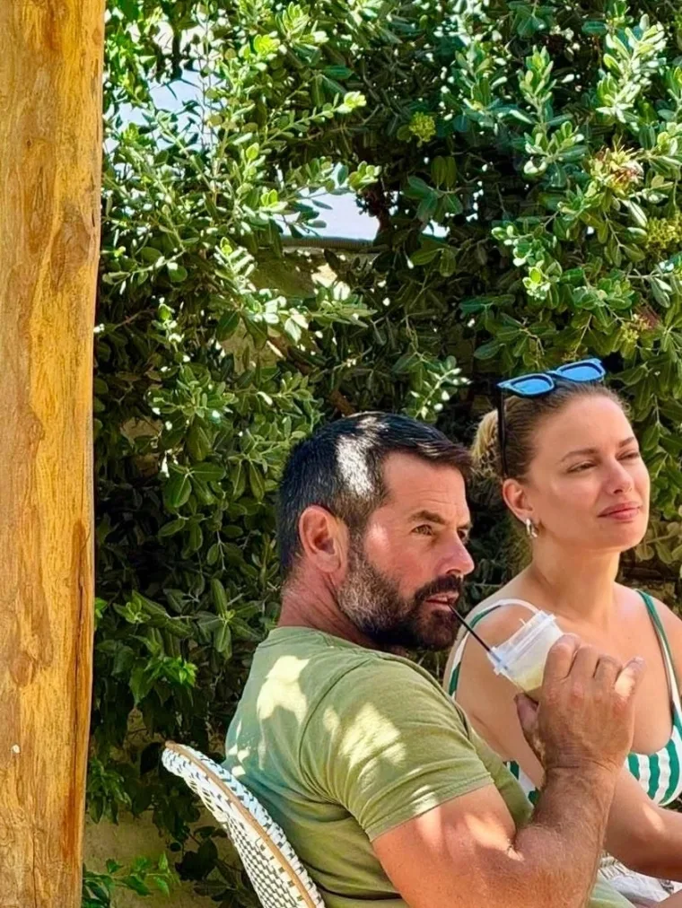 Η Ντόρα Μακρυγιάννη ερωτεύτηκε και μας «συστήνει» τον γοητευτικό σύντροφό της
