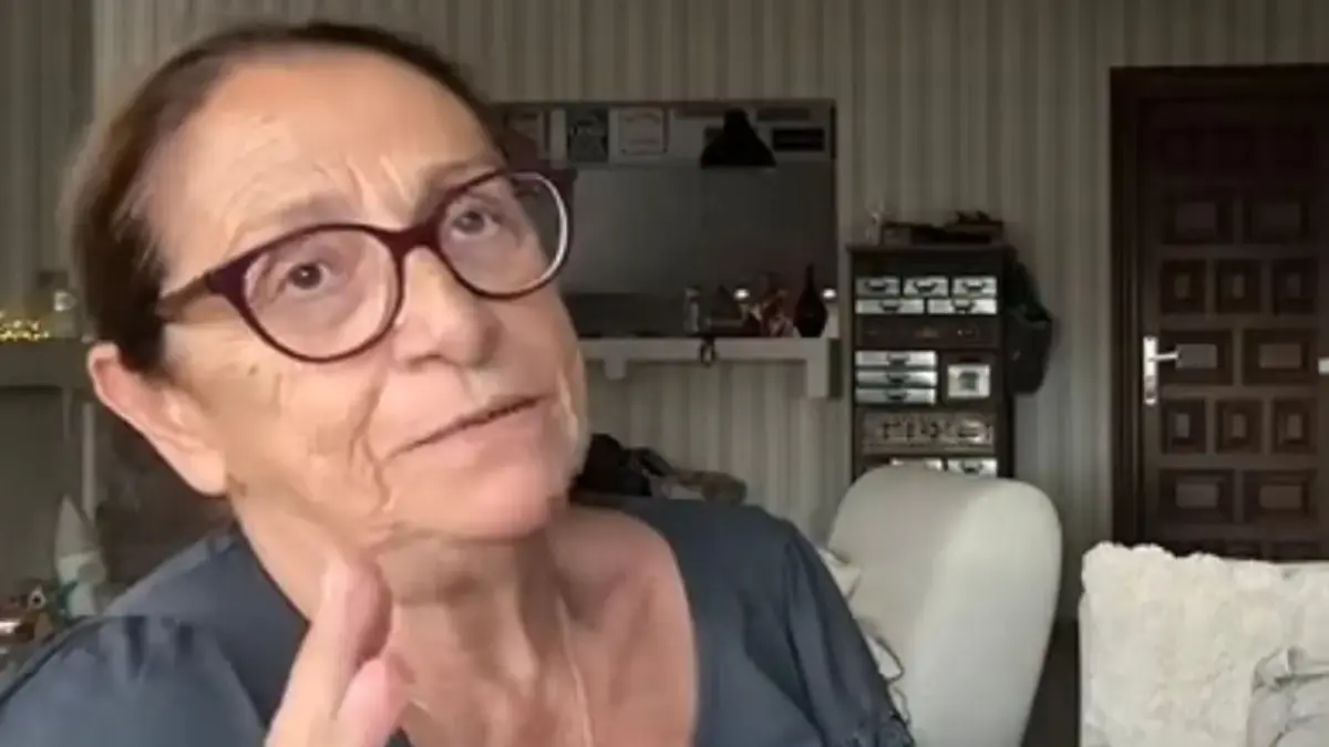 Η κυρία της φωτογραφίας είναι η μαμά πασίγνωστης ηθοποιού