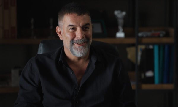 «Δύο μαύρα πουκάμισα»: Η Μαρκέλλα δεν παραδέχεται τα αισθήματά της για τον Μανούσο, όμως προδίδεται