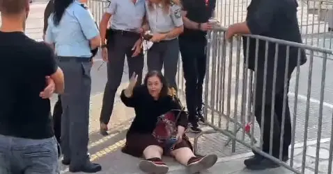 Ελένη Λουκά στο λαϊκό προσκύνημα του Γιώργου Μαζωνάκη: Αναστάτωση