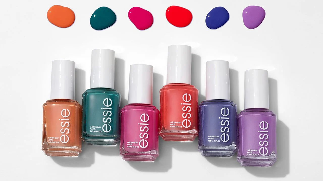 Essie Gel Couture: Λαμπερό μανικιούρ με διάρκεια, χρώμα και ξεχωριστό στυλ