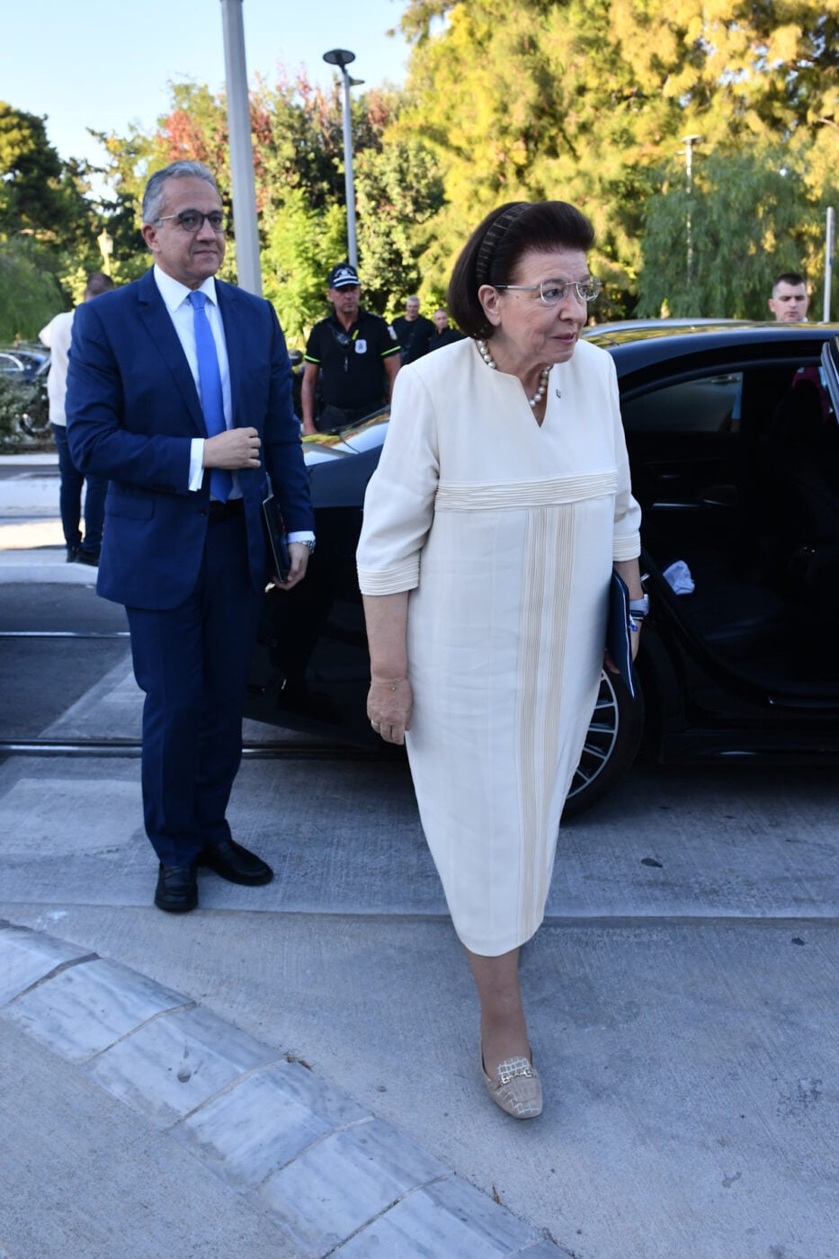 Αμάλ Αλαμουντίν Κλούνεϊ: Εμφάνιση στα λευκά στον Ναό του Ολυμπίου Διός – Φωτογραφίες