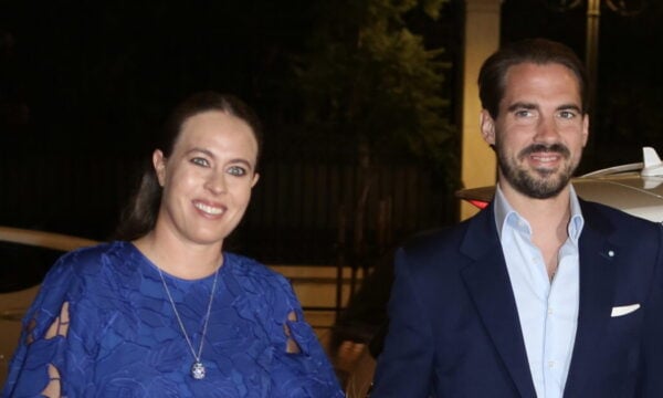 Φίλιππος Ντε Γκρες – Νίνα Φλορ: Γεννήθηκε ο γιος τους μέσω παρένθετης μητέρας, έγιναν γονείς για πρώτη φορά