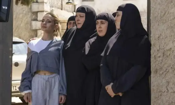 Φόνοι στο Καμπαναριό: Νέες εικόνες από τα γυρίσματα του β’ κύκλου
