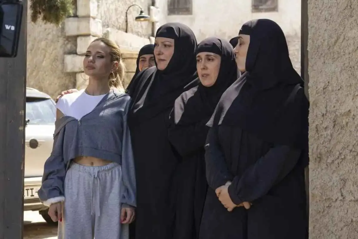 Φόνοι στο Καμπαναριό: Νέες εικόνες από τα γυρίσματα του β’ κύκλου
