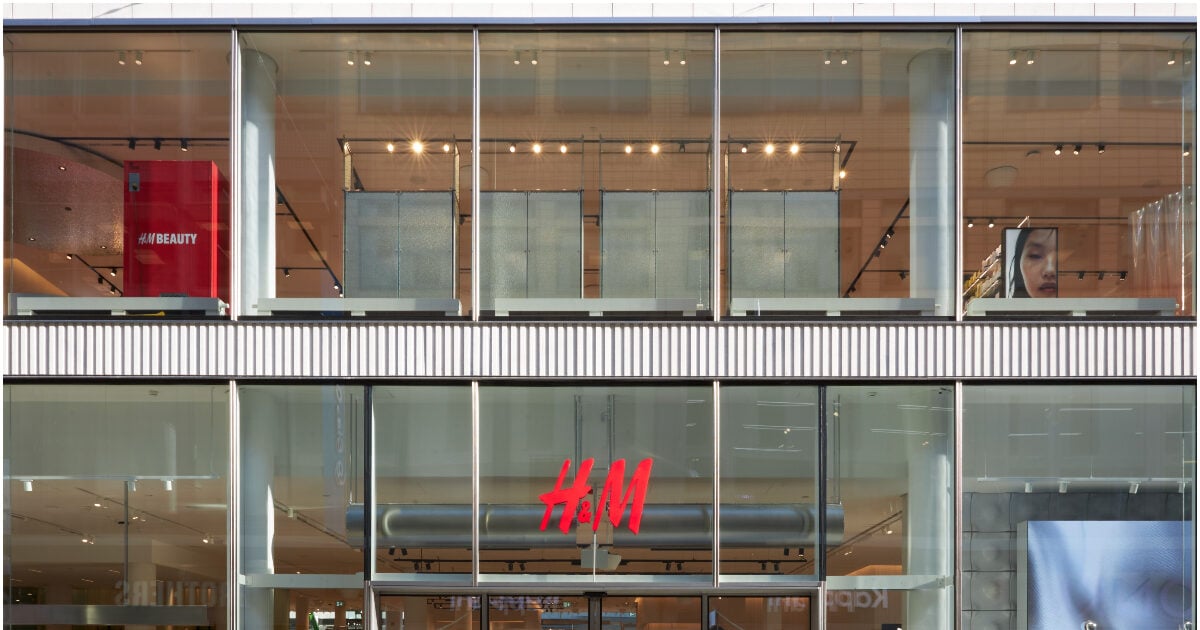 Η H&M επανασυστήνει το εμβληματικό κατάστημά της στην Ερμού 54