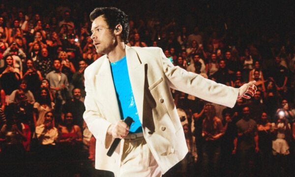 Harry Styles: Με custom look Calvin Klein στη Νέα Υόρκη
