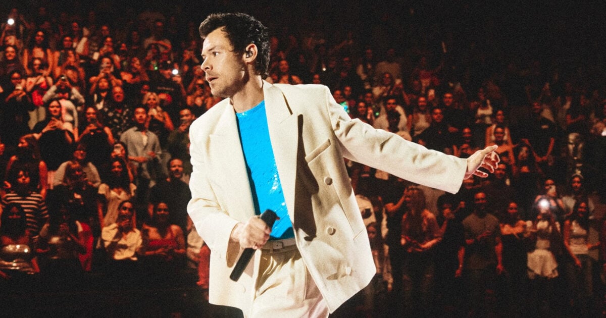Harry Styles: Με custom look Calvin Klein στη Νέα Υόρκη