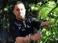 Γιώργος Μαζωνάκης: Το φιλανθρωπικό έργο του – «Τον αγκαλιάζανε όλοι οι άστεγοι του Πειραιά»