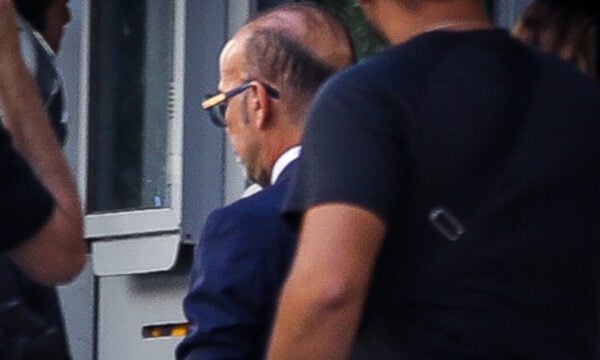 Γιώργος Μαζωνάκης: Νέο βίντεο από τις κινήσεις του γιατρού στο Κολωνάκι, την ώρα που ο τραγουδιστής βρισκόταν στο ιατρείο