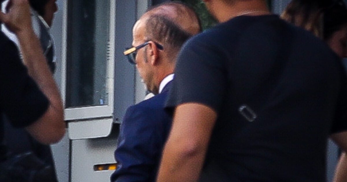Γιώργος Μαζωνάκης: Νέο βίντεο από τις κινήσεις του γιατρού στο Κολωνάκι, την ώρα που ο τραγουδιστής βρισκόταν στο ιατρείο
