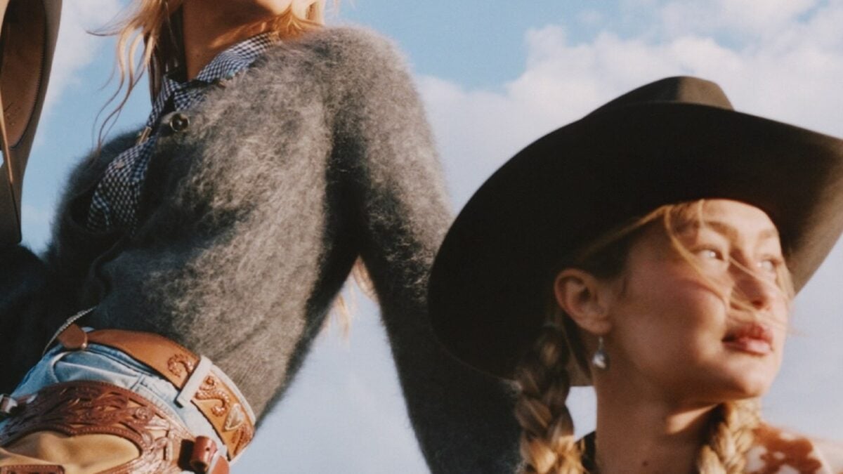 Gigi και Bella Hadid: Οι αδελφές μεταμορφώνονται σε cowgirls στη νέα καμπάνια της Guest in Residence