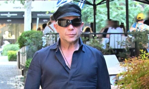 Γιώργος Μαζωνάκης: Η τελευταία δημόσια εμφάνιση 1,5 μήνα πριν από τον θάνατό του στο κέντρο της Αθήνας