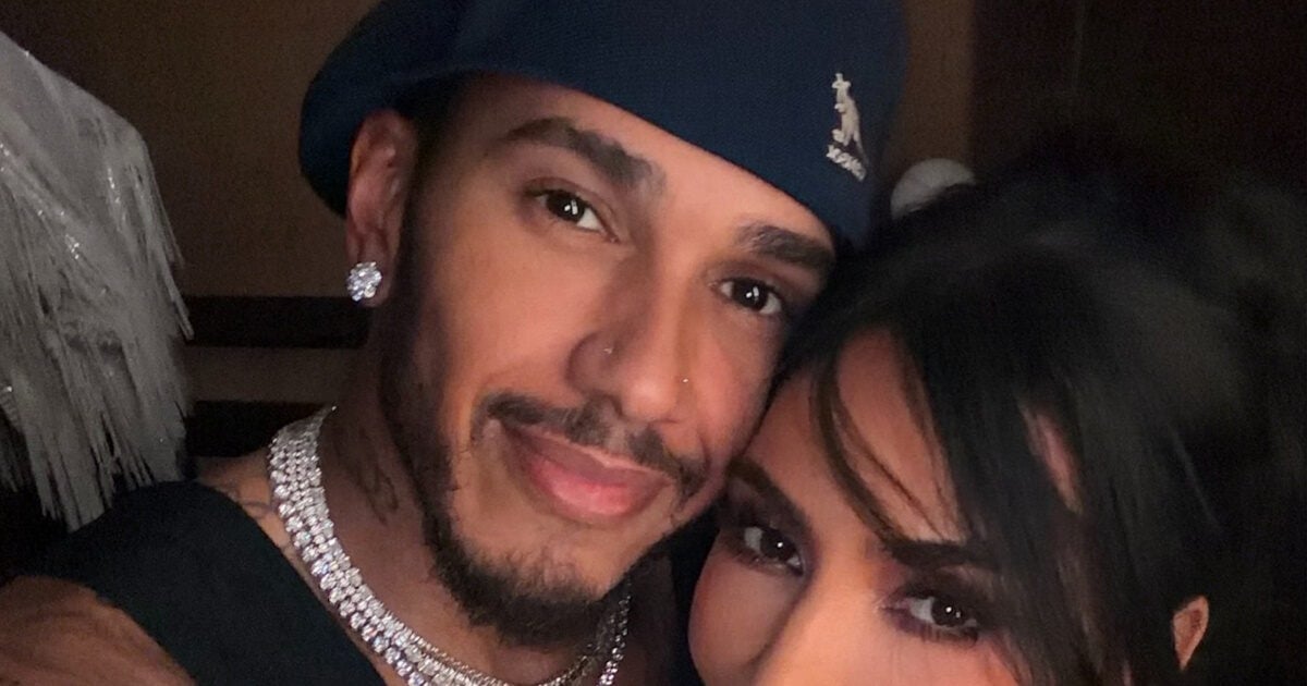 Κιμ Καρντάσιαν: Το φιλί πάθους με τον Λιούις Χάμιλτον μπροστά στον Πύργο του Άιφελ – Φωτογραφία