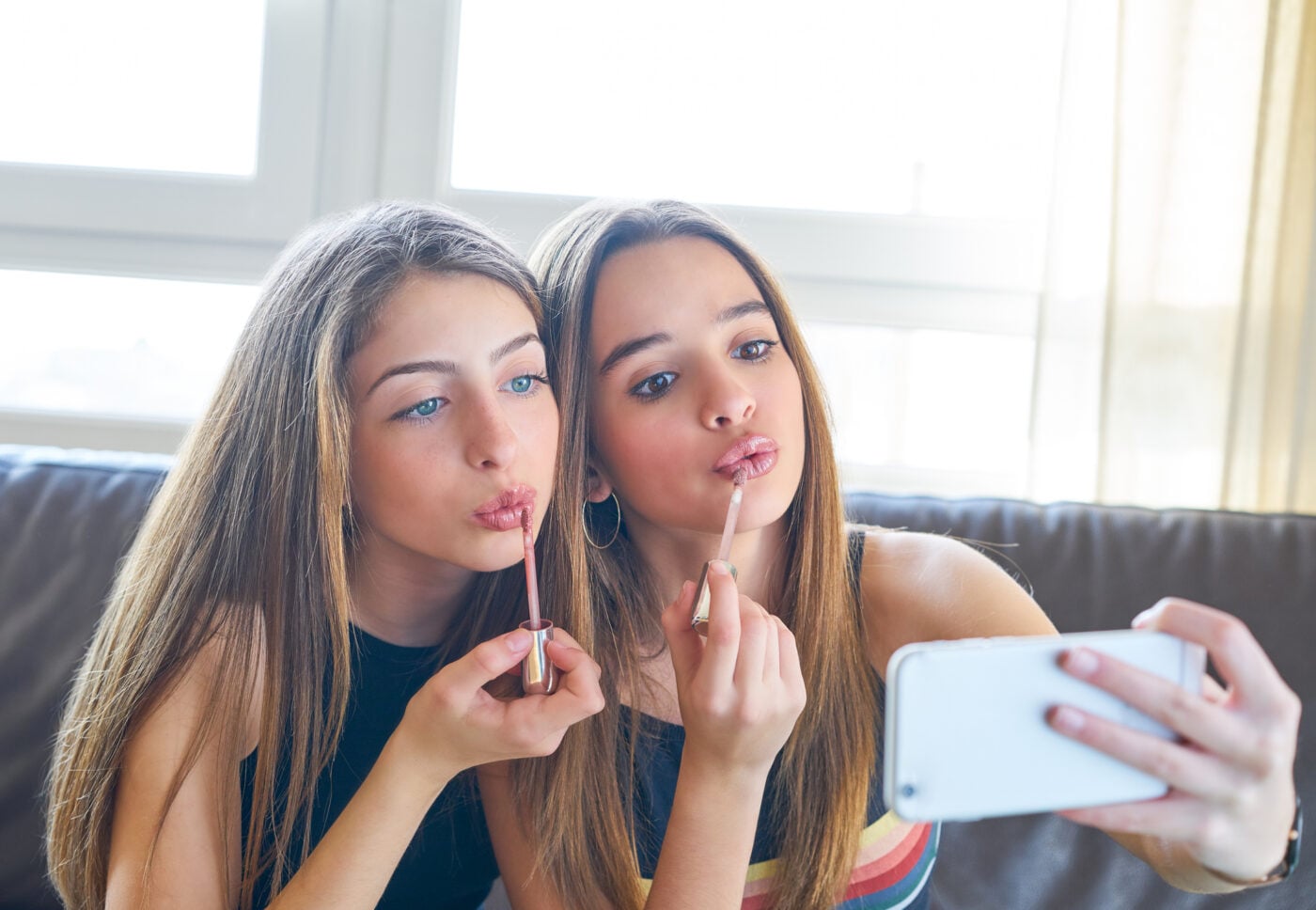Meta: Βάζει φρένο στα beauty filters για τους εφήβους – Πώς επηρεάζουν την εικόνα και την ψυχική τους υγεία