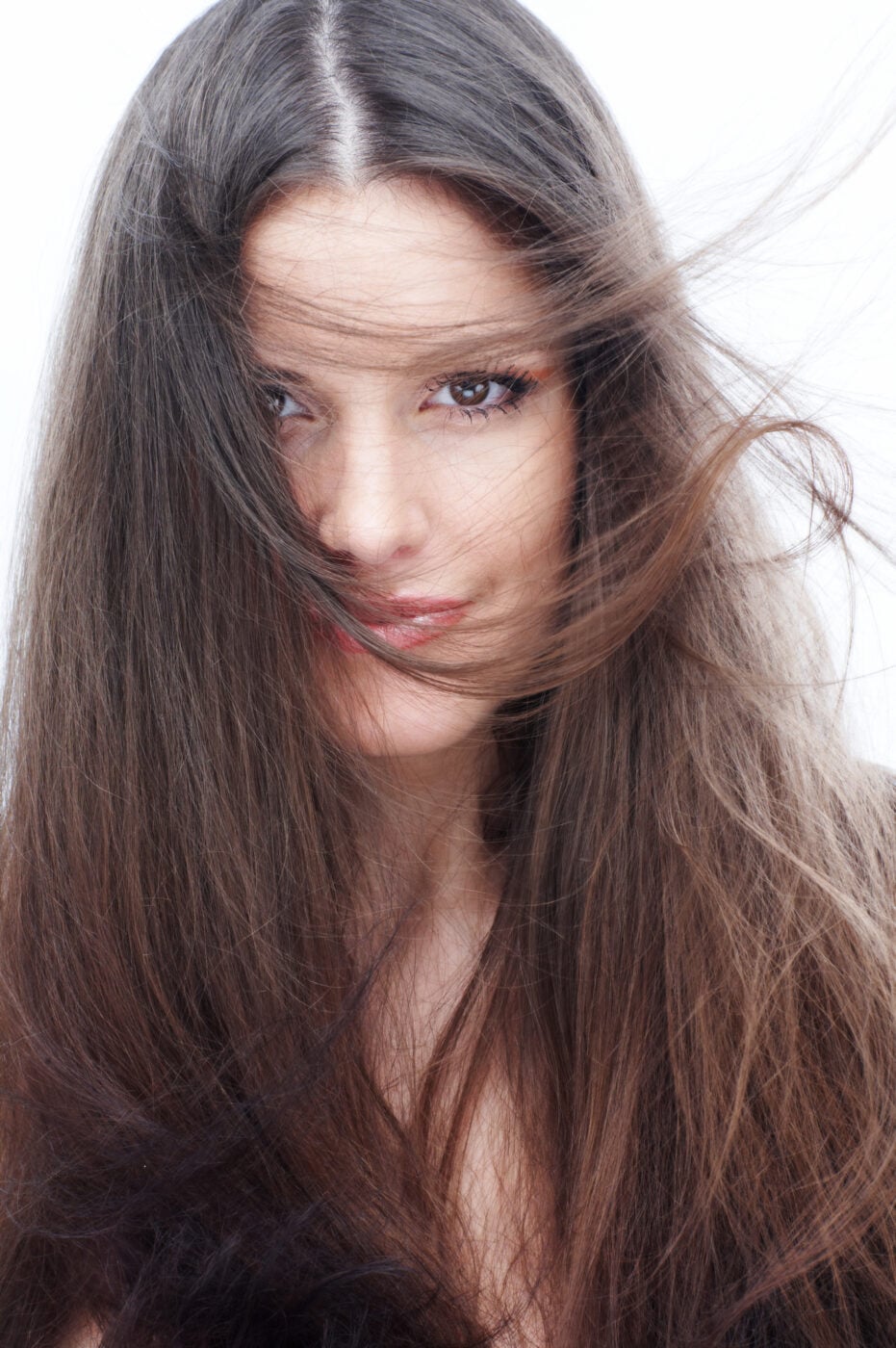 Anti-aging haircare: Η σωστή ρουτίνα για μαλλιά που δείχνουν πιο δυνατά, πυκνά και λαμπερά