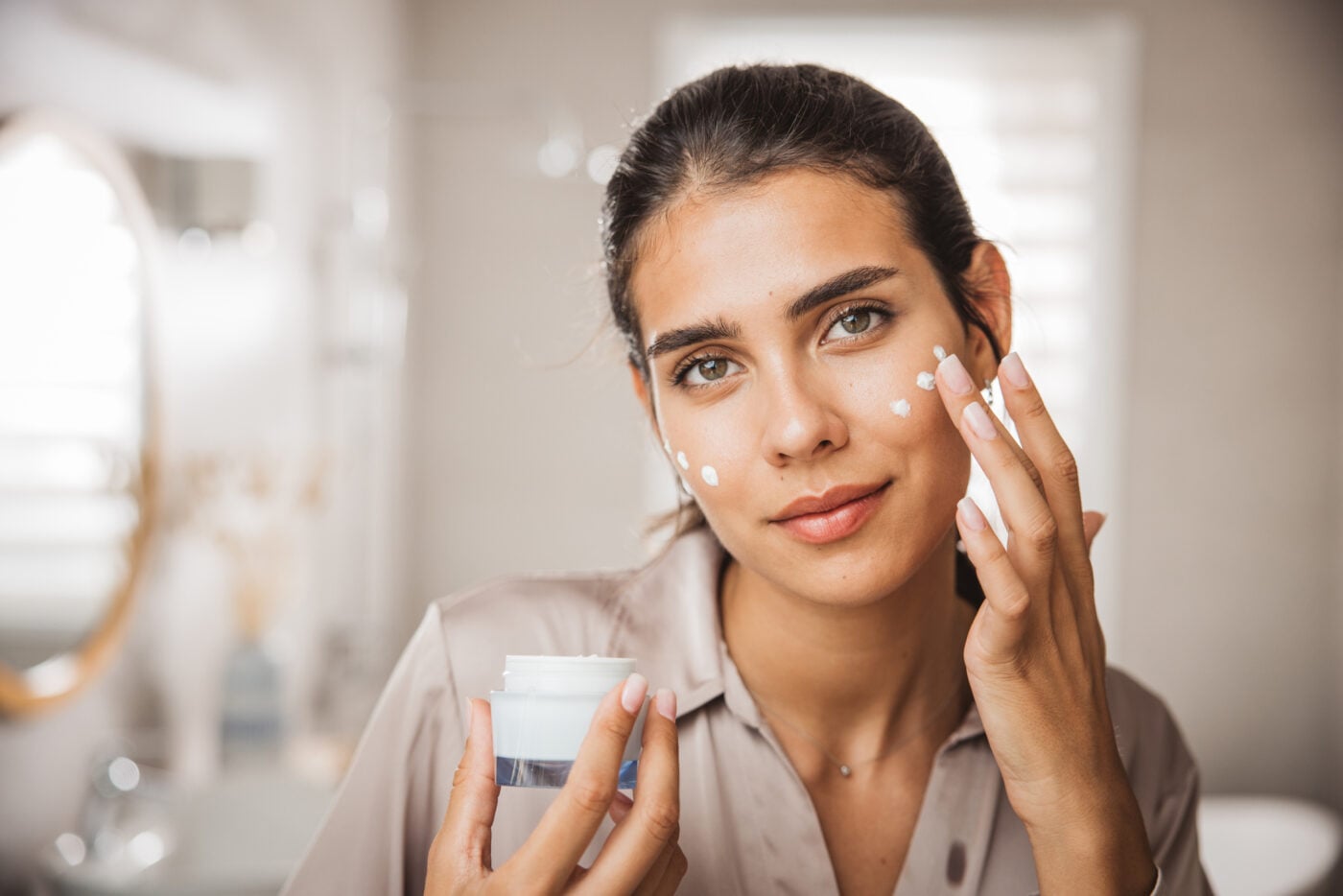 Skin density: Τι είναι η πυκνότητα της επιδερμίδας και γιατί είναι το «κλειδί» για πιο σφριγηλή και λαμπερή όψη
