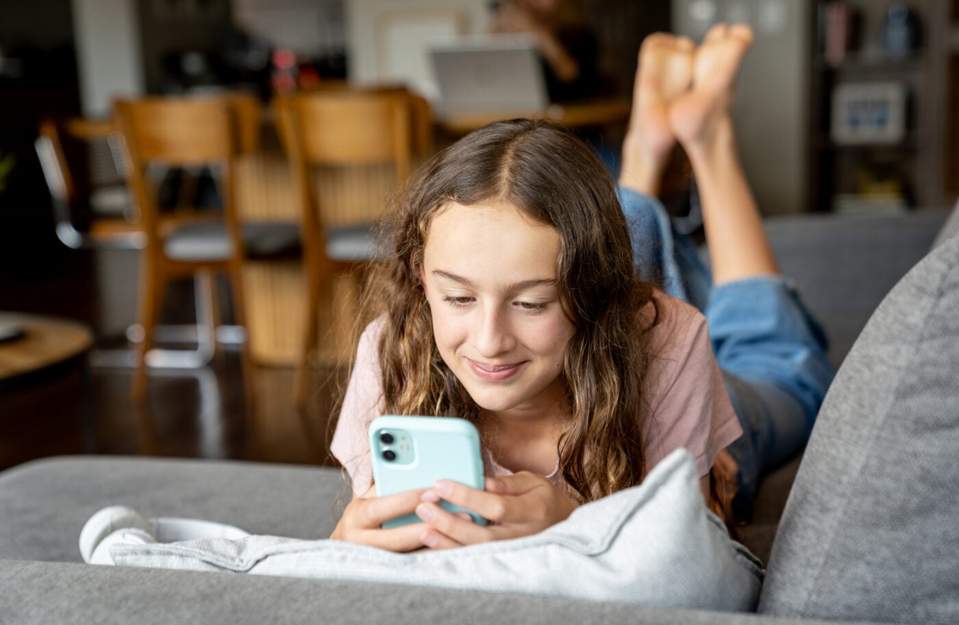 Meta: Βάζει φρένο στα beauty filters για τους εφήβους – Πώς επηρεάζουν την εικόνα και την ψυχική τους υγεία