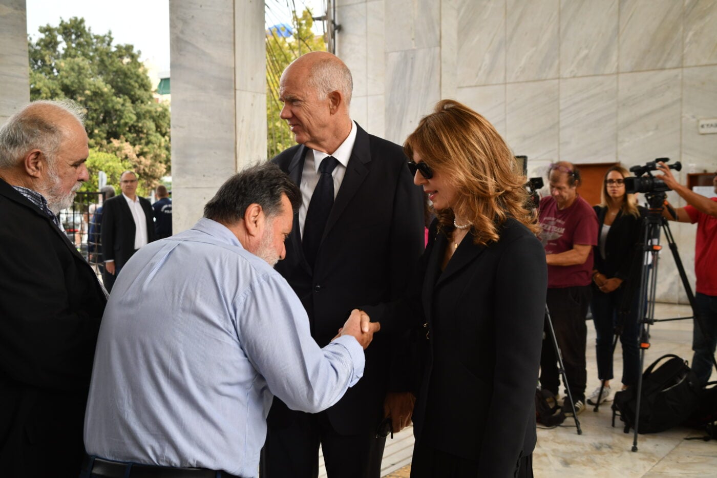 Κηδεία Μαργαρίτας Παπανδρέου: Τα παιδιά και τα εγγόνια της στο τελευταίο αντίο στο Α’ Νεκροταφείο