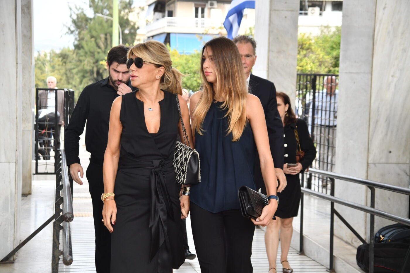 Κηδεία Μαργαρίτας Παπανδρέου: Τα παιδιά και τα εγγόνια της στο τελευταίο αντίο στο Α’ Νεκροταφείο