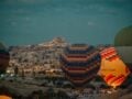 Καππαδοκία: Πολύχρωμα αερόστατα σε μαγικές εικόνες