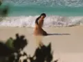Κένταλ Τζένερ: Γυμνή στη θάλασσα στη φωτογράφιση για το κινηματογραφικό ντεμπούτο της