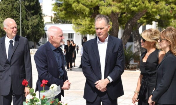 Κηδεία Μαργαρίτας Παπανδρέου: Οι επικήδειοι των παιδιών της – «Αύριο θα σε σκορπίσουμε στην αγαπημένη σου θάλασσα του Αιγαίου»