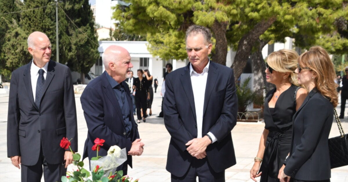 Κηδεία Μαργαρίτας Παπανδρέου: Οι επικήδειοι των παιδιών της – «Αύριο θα σε σκορπίσουμε στην αγαπημένη σου θάλασσα του Αιγαίου»