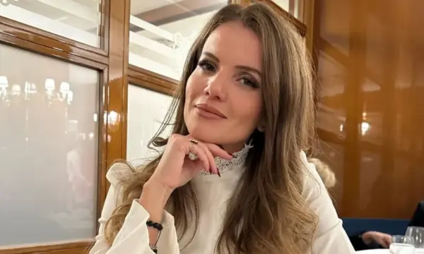 Κιμ Κίλιαν: «Το να σου ξυρίζουν το κεφάλι δεν το ξεχνάς ποτέ» στο Super Κατερίνα