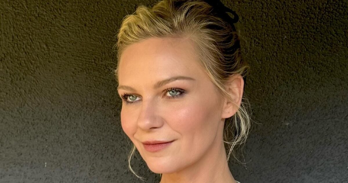 Η Kirsten Dunst στην 20η επέτειο της ταινίας Marie Antoinette με preppy beauty look