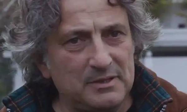 Πρώην πελάτισσα του υπνοθεραπευτή: «Μου είπε ότι ο νεκρός πατέρας μου είχε μετενσαρκωθεί σε μένα»