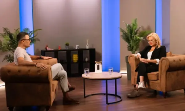 Πέτρος Κουσουλός: «Ας με λένε κίτρινο, ροζ, κόκκινο. Είμαι και οι 50 αποχρώσεις του γκρι!» – Η αποκαλυπτική συνέντευξη