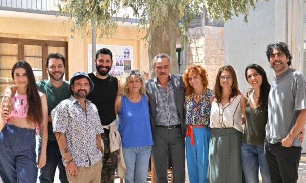 Κουτσουπιές: Οι φωτογραφίες των γυρισμάτων για τη νέα καθημερινή κωμωδία που έρχεται στην ΕΡΤ