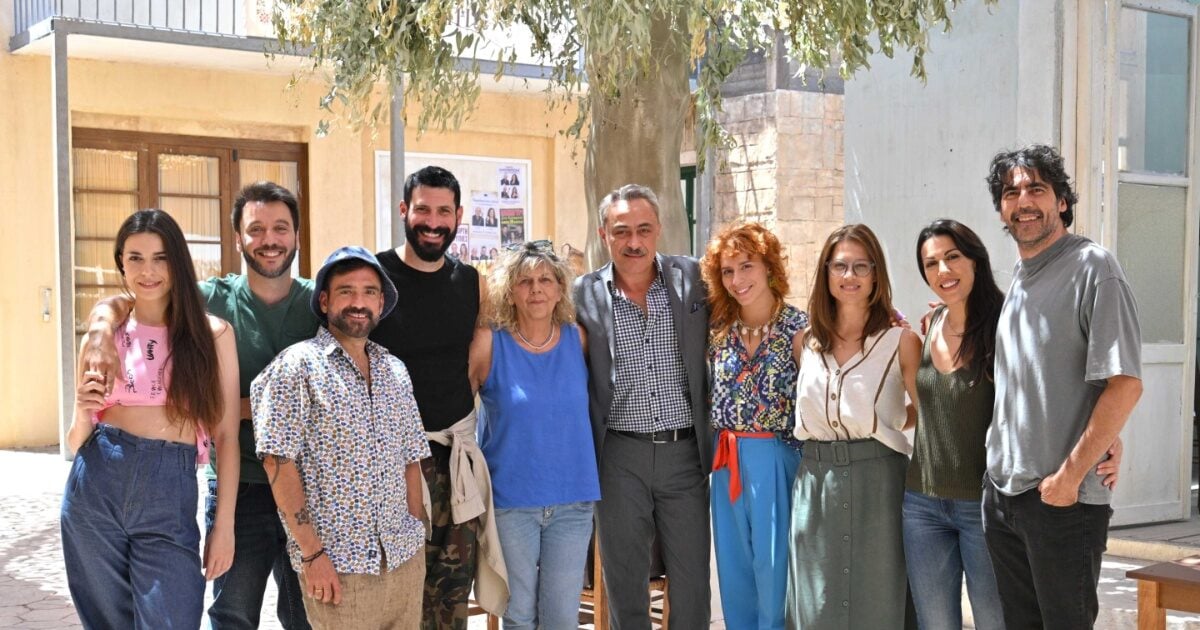 Κουτσουπιές: Οι φωτογραφίες των γυρισμάτων για τη νέα καθημερινή κωμωδία που έρχεται στην ΕΡΤ