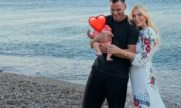 Κατερίνα Καινούργιου: Νέα οικογενειακή φωτογραφία με τον Κουτσουμπή και την κόρη τους στο Παρίσι