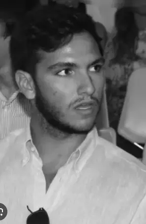 Φίλιππος Κούρκουλος: Η σπάνια εμφάνιση στο Romeo που τράβηξε τα βλέμματα