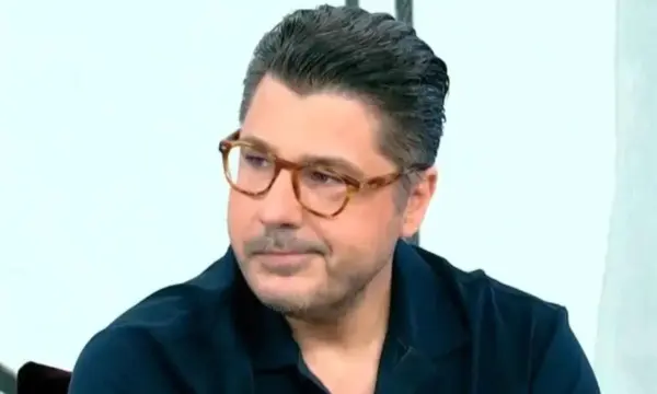 Λάμπρος Κωνσταντάρας: Το σχόλιο στη Ζαρίφη – «Μου πήρες το καμαρίνι, αλλά δεν πειράζει»