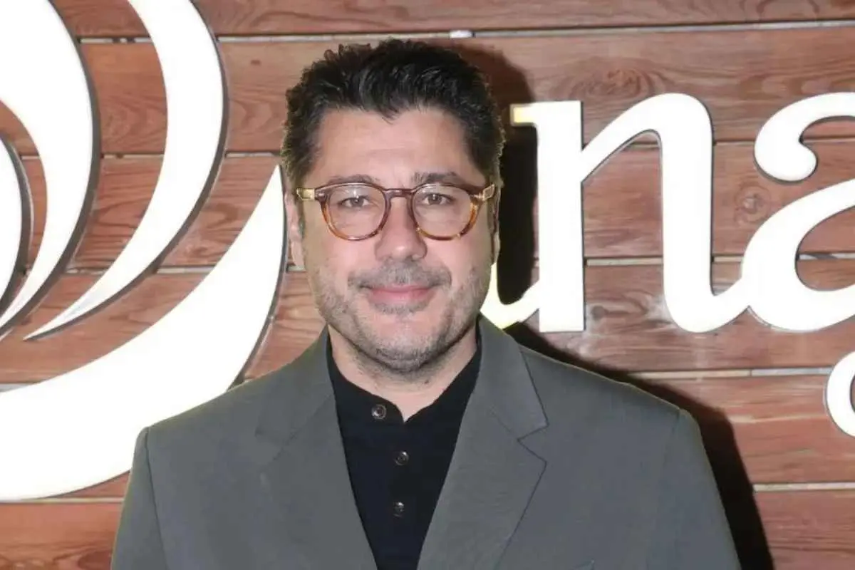 Λάμπρος Κωνσταντάρας: Το σχόλιο στη Ζαρίφη – «Μου πήρες το καμαρίνι, αλλά δεν πειράζει»