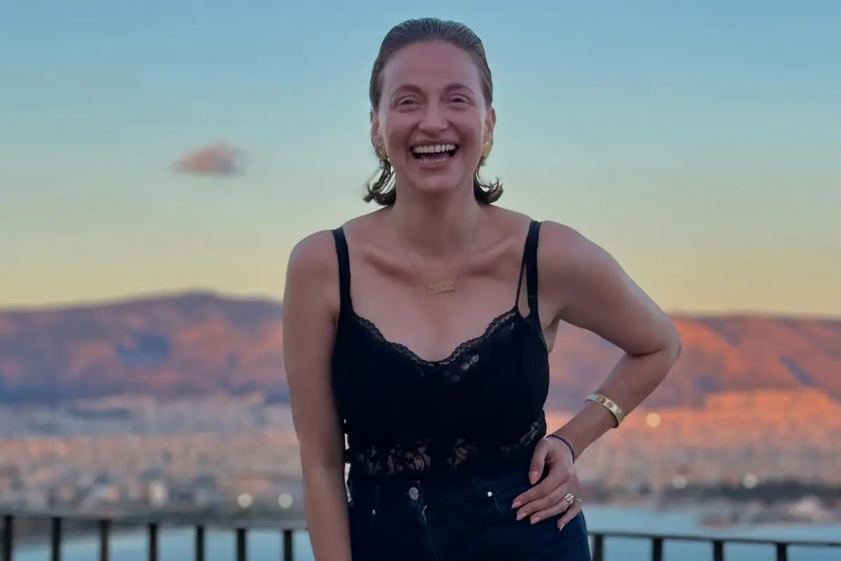 Η Λένα Δροσάκη ποζάρει τόπλες στην Κύθνο και ανεβάζει τη θερμοκρασία