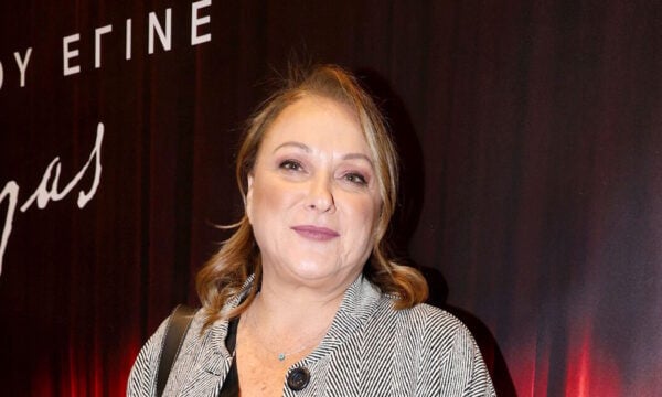 Ρένια Λουιζίδου: «Δεν είμαι καθόλου εργασιομανής, είμαι ένας κρυφός τεμπέλης άνθρωπος, αλλά ζούμε από αυτή τη δουλειά»