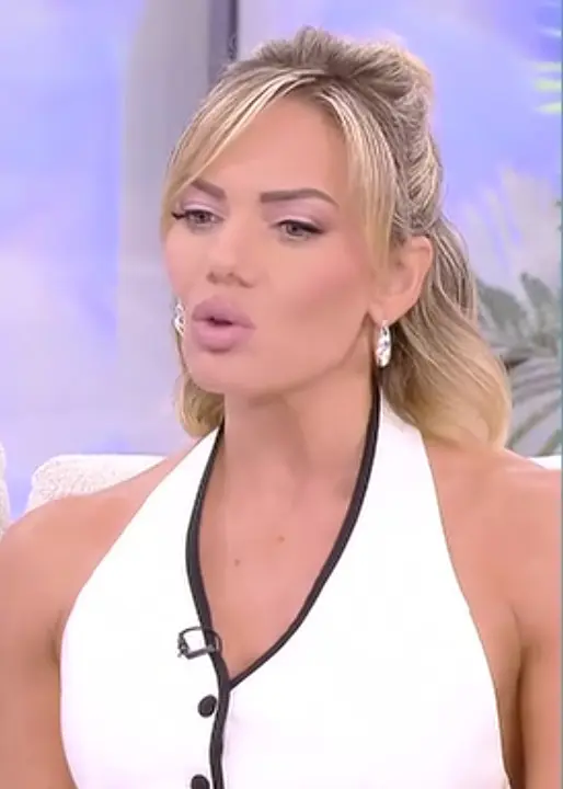 Η Ιωάννα Μαλέσκου μίλησε για τα αρνητικά σχόλια που δέχεται και ζήτησε σεβασμό για την προσωπική ζωή ανθρώπων που δεν επιλέγουν να τη δημοσιοποιούν.