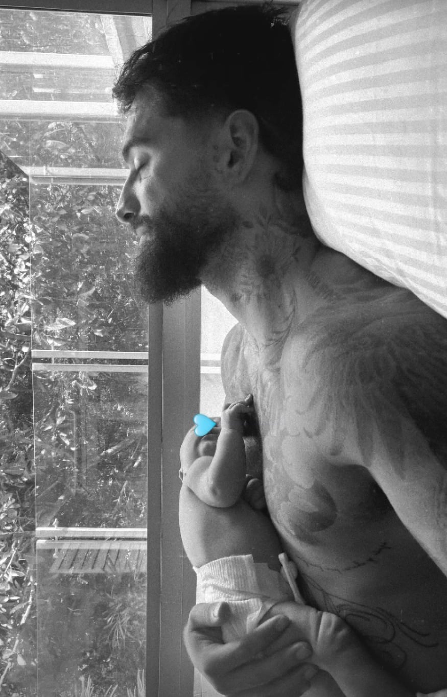 Maluma: Πατέρας για δεύτερη φορά – Η πρώτη φωτογραφία με τη σύντροφό του και τον νεογέννητο γιο τους
