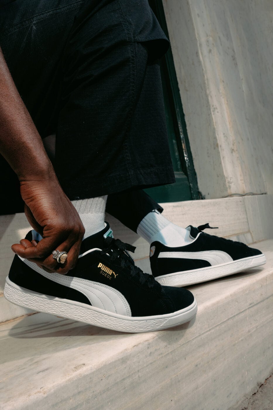 Puma Suede: Τρεις τρόποι να φορέσεις το Black, coffee brown ή bold orange