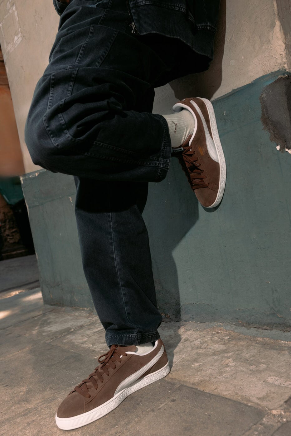 Puma Suede: Τρεις τρόποι να φορέσεις το Black, coffee brown ή bold orange
