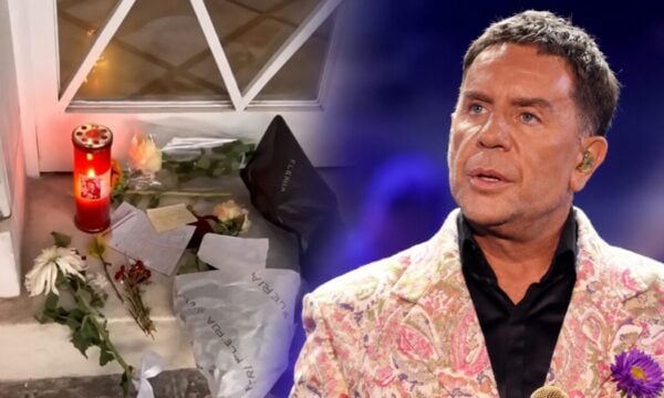 Γιώργος Μαζωνάκης: Λουλούδια και συγκινητικά σημειώματα έξω από το ιατρείο στο Κολωνάκι