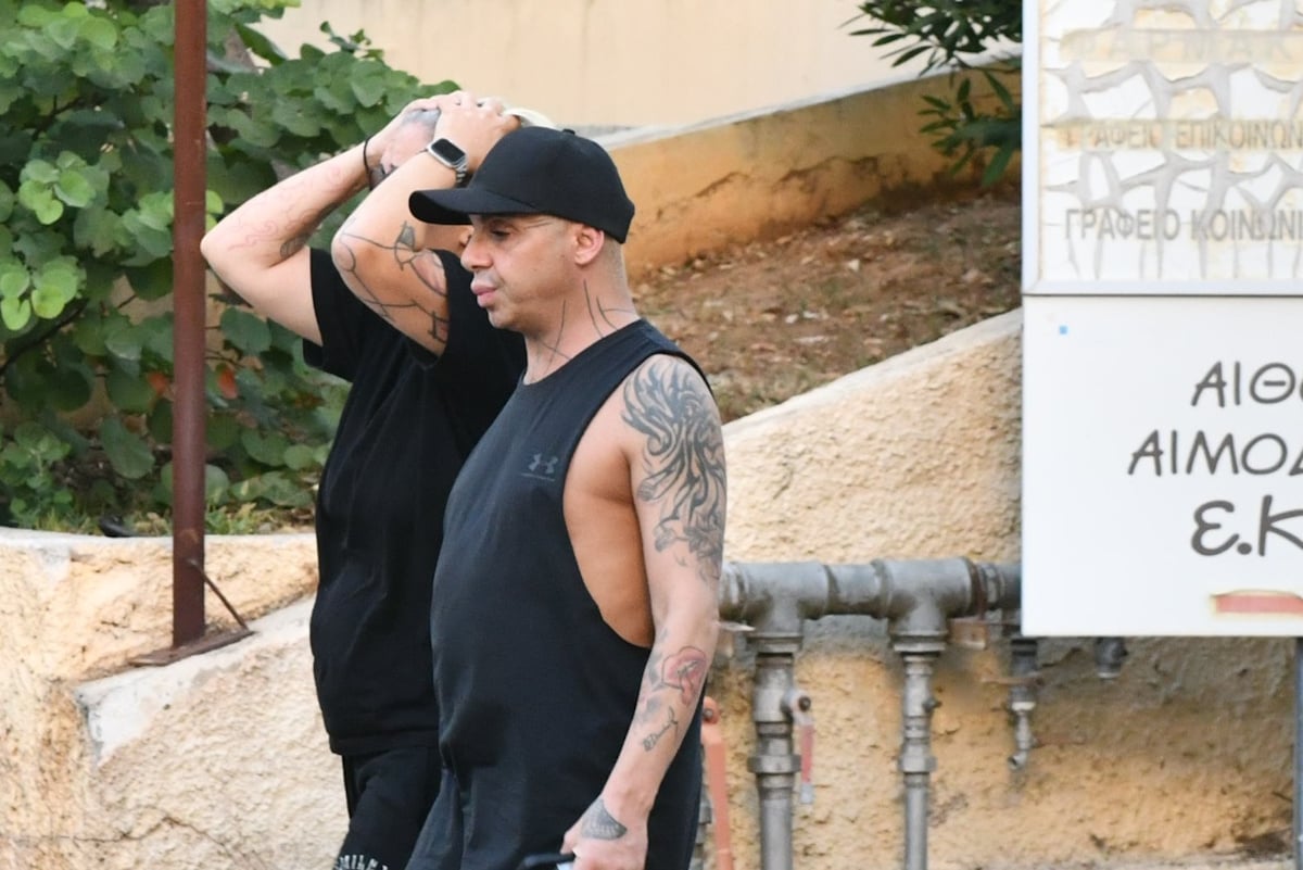 Γιώργος Μαζωνάκης: Η αδελφή του, Μαρία Μαζωνάκη, έξω από το νοσοκομείο