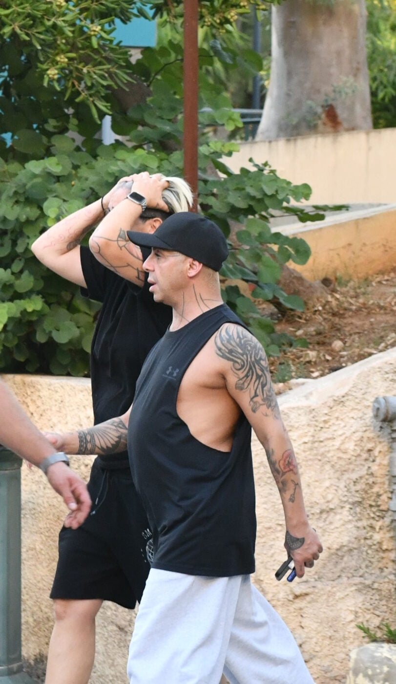 Γιώργος Μαζωνάκης: Η αδελφή του, Μαρία Μαζωνάκη, έξω από το νοσοκομείο