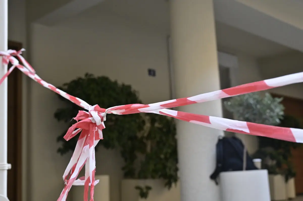 Γιώργος Μαζωνάκης: Έφοδος στο ιατρείο στο Κολωνάκι – Στο σημείο το κλιμάκιο και οι δύο γιατροί