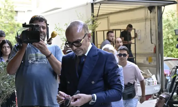 Γιώργος Μαζωνάκης: Έφοδος εισαγγελέα στο ιατρείο στο Κολωνάκι – Στο σημείο το κλιμάκιο και οι δύο γιατροί
