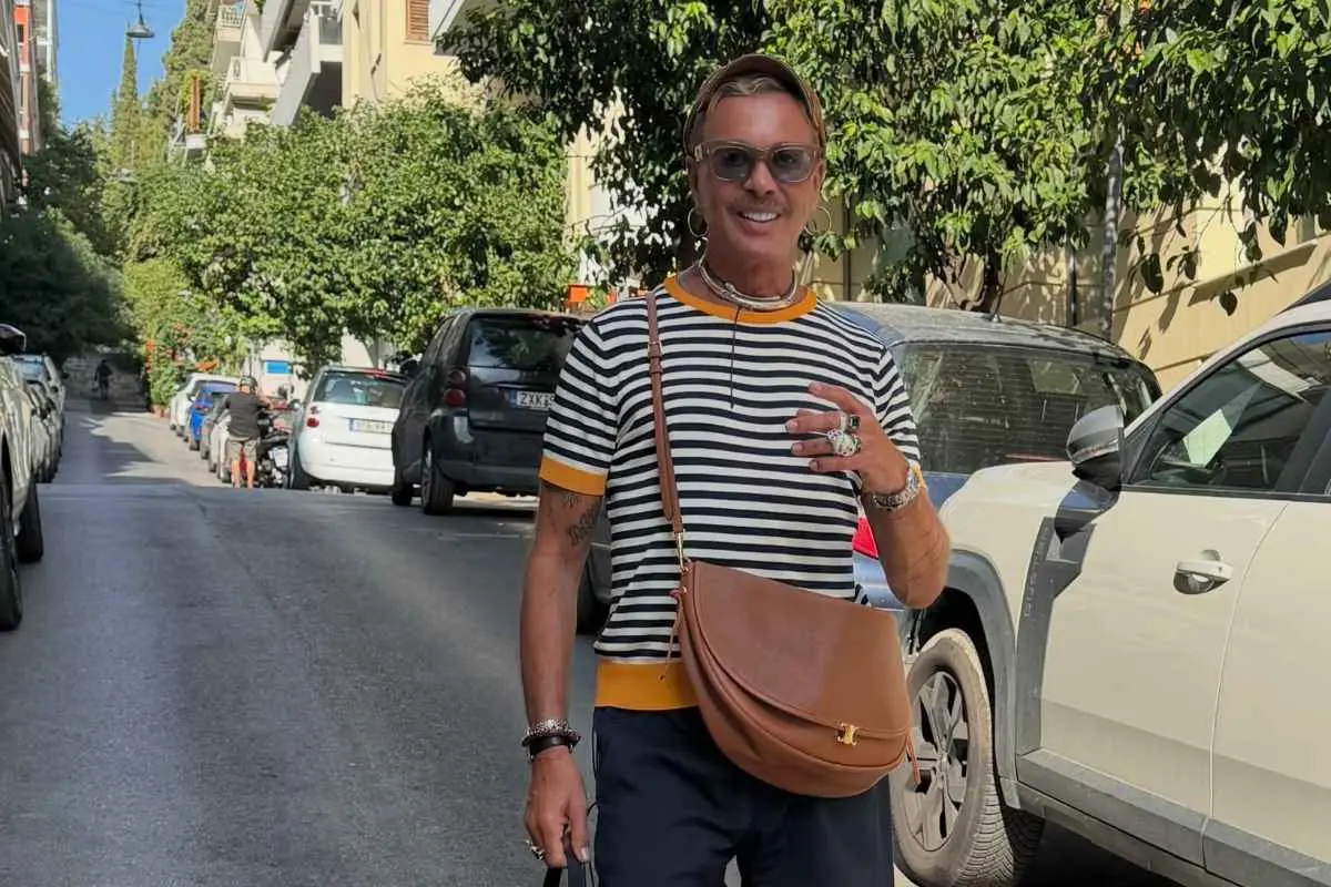 Γιώργος Μαζωνάκης: Το συμβολικό λουλούδι που άφησε ο Λάκης Γαβαλάς στο μνήμα του